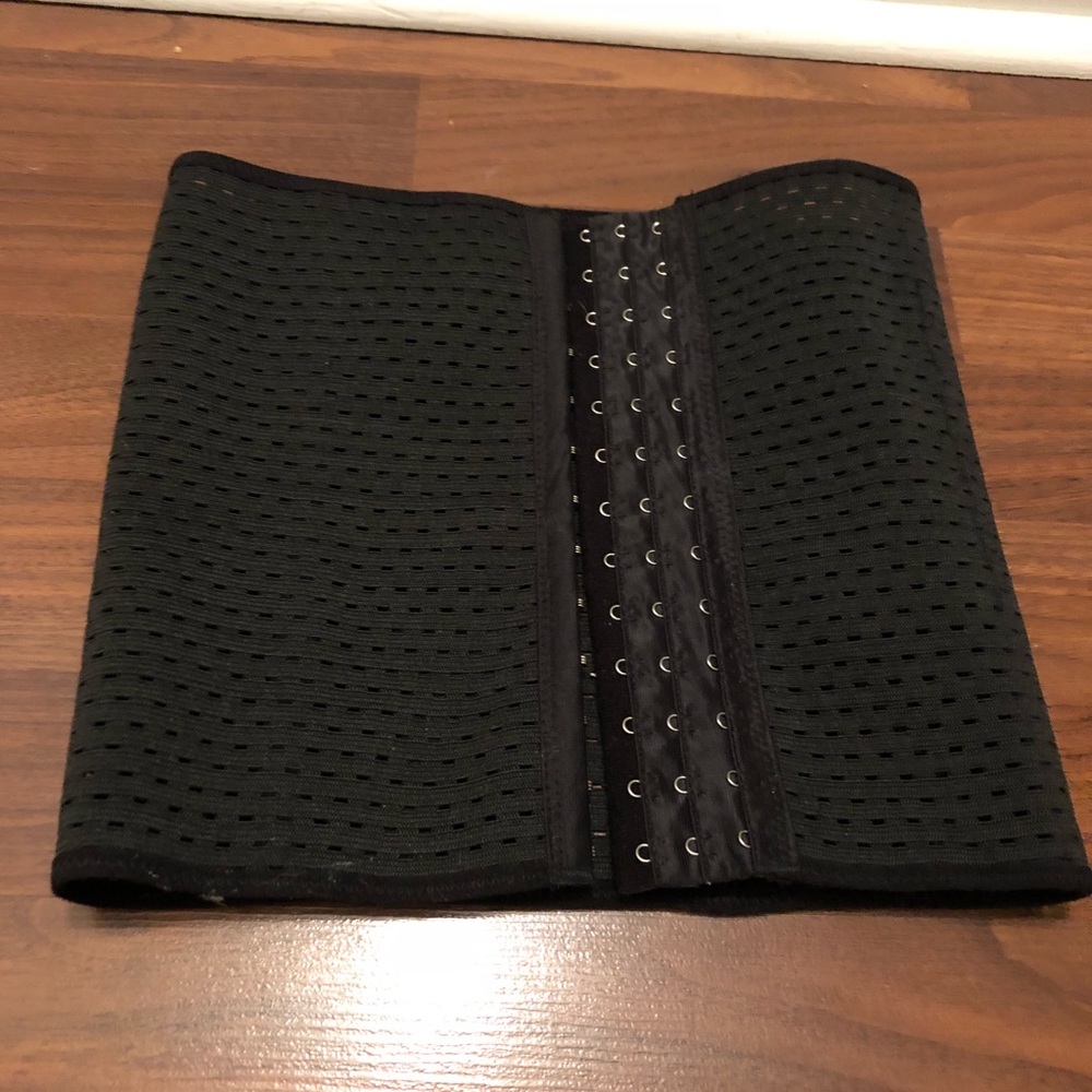 3 hook waist trainer.. like new only wore once